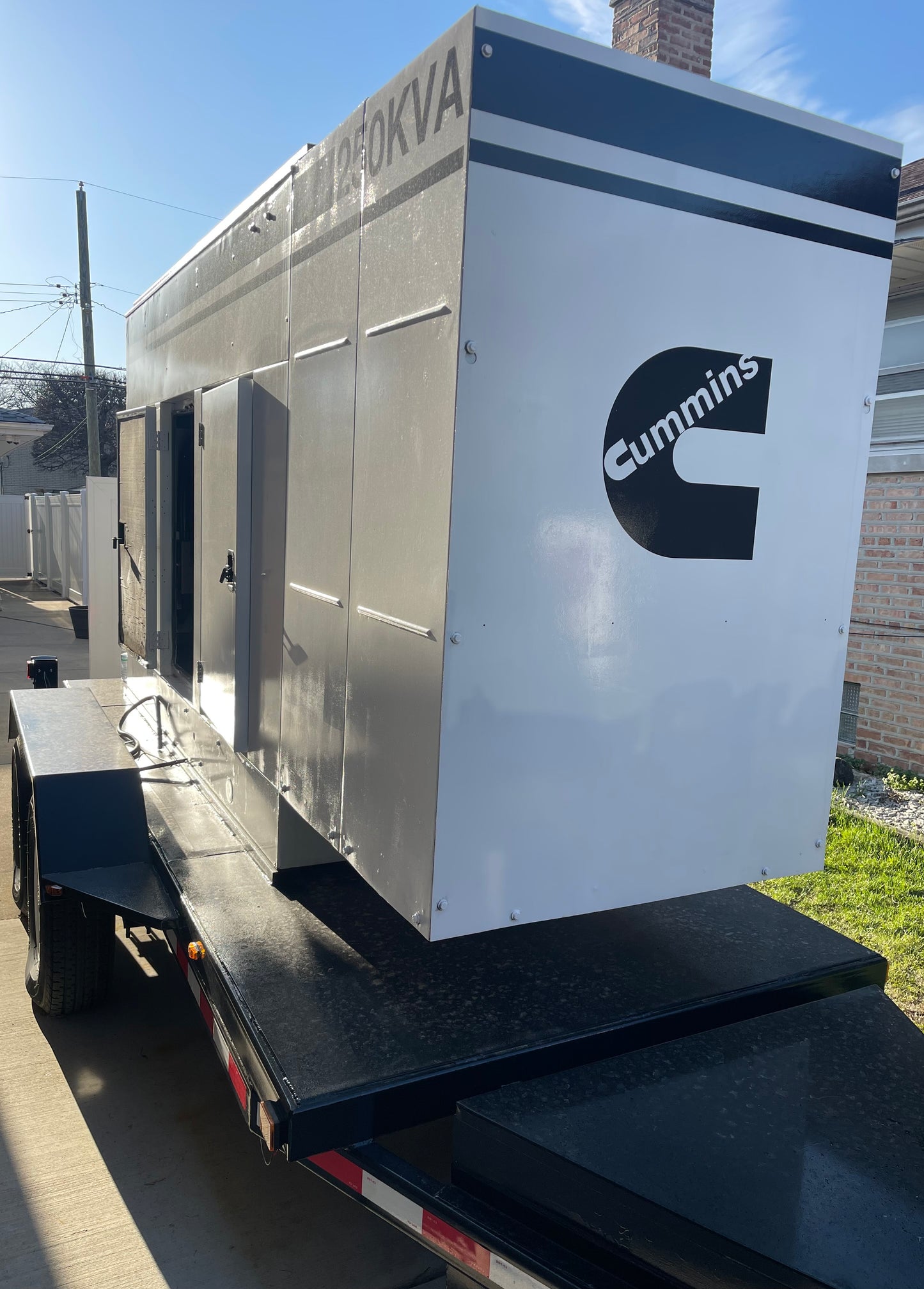 Cummins 250 KVA 200 KW Model DGFC Towable Trailer Generator