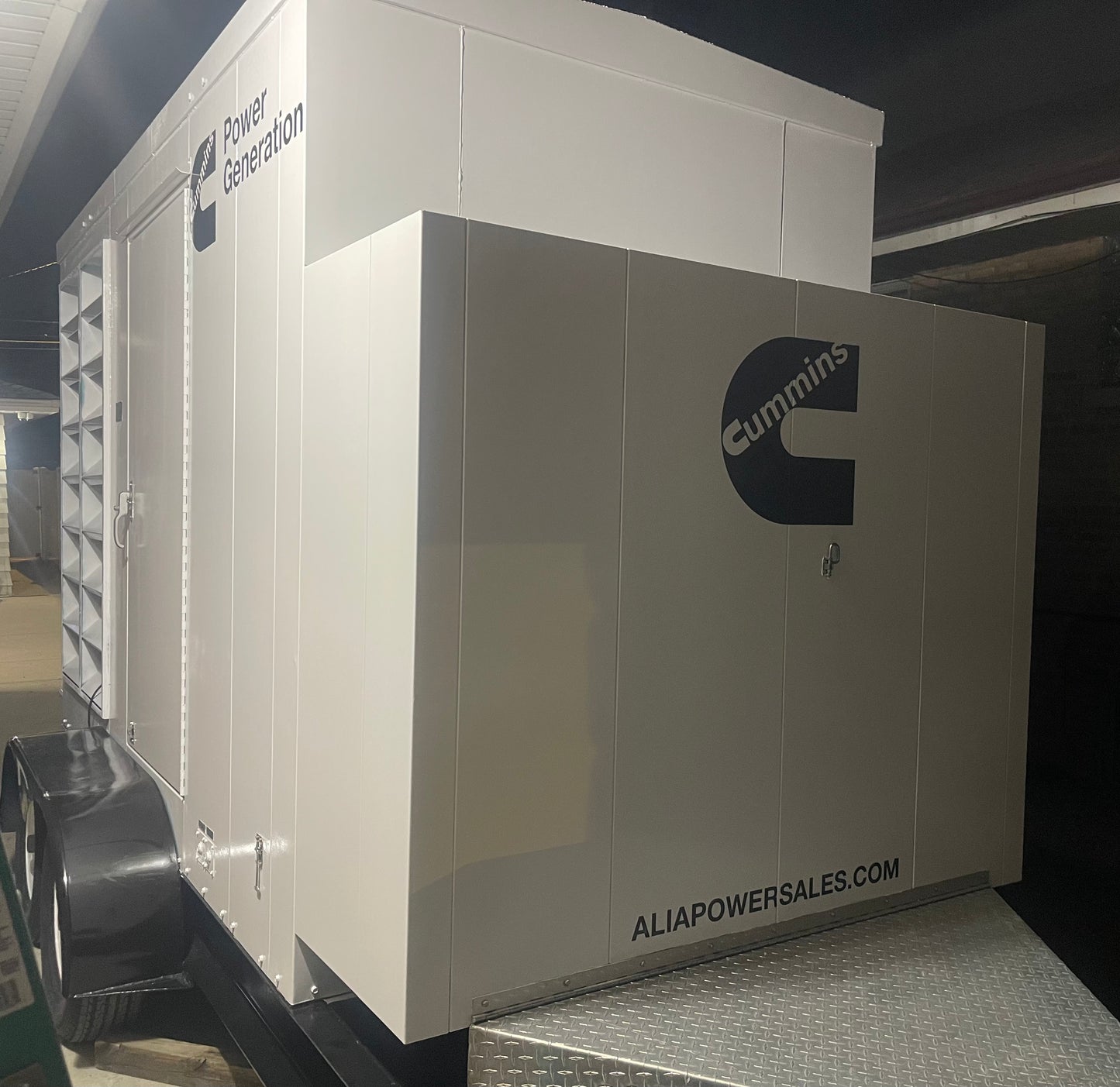 Cummins 313 KVA 250 KW Model DQDAA Portable Generator Hardin Industries Enclosure