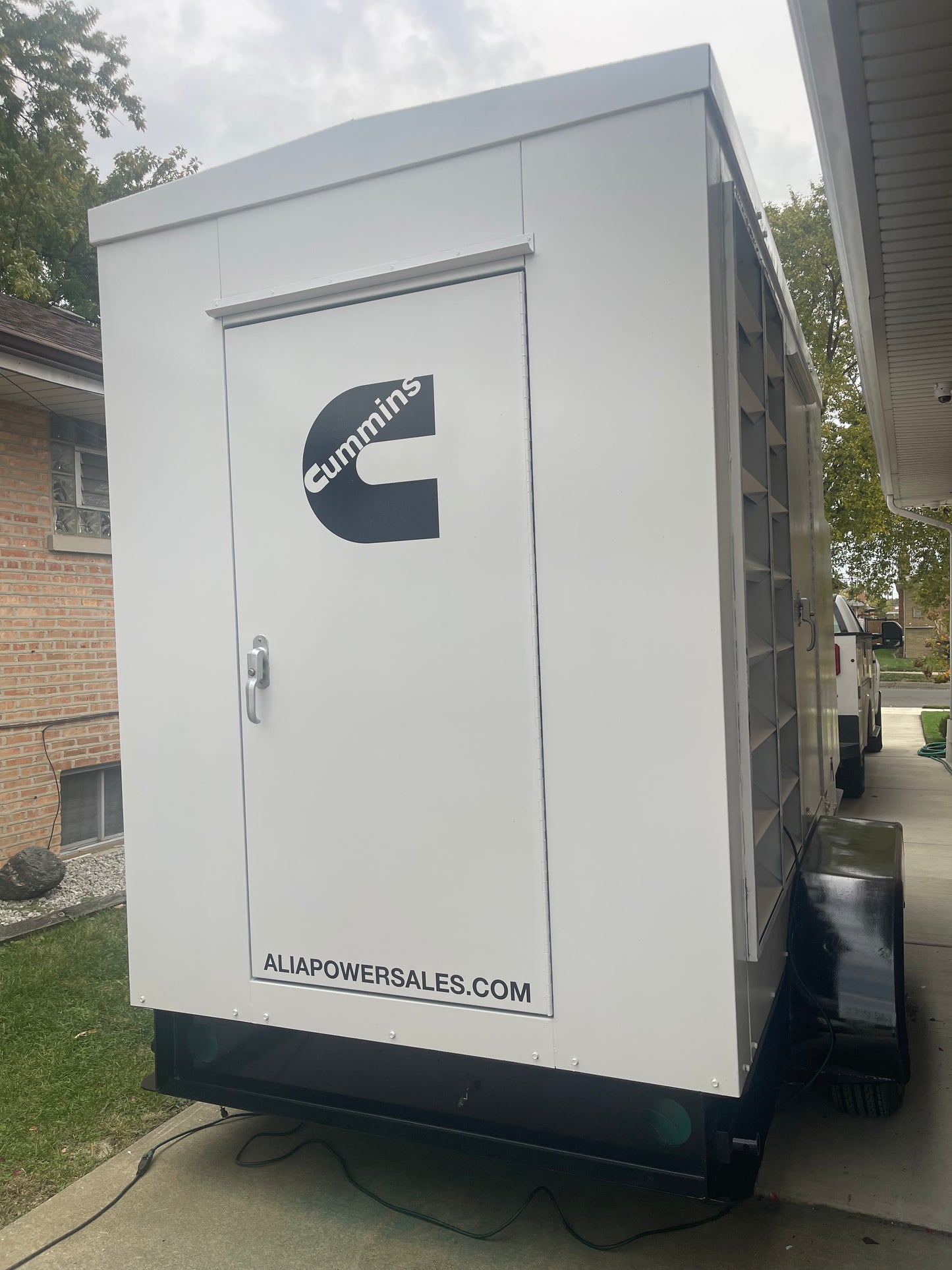 Cummins 313 KVA 250 KW Model DQDAA Portable Generator Hardin Industries Enclosure