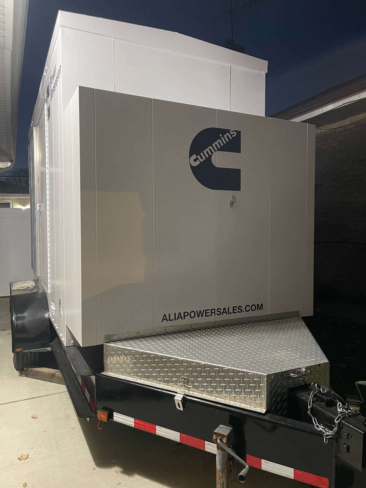 Cummins 313 KVA 250 KW Model DQDAA Portable Generator Hardin Industries Enclosure